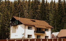 Cabana Laptici - statiunea Pestera-Padina, Bucegi